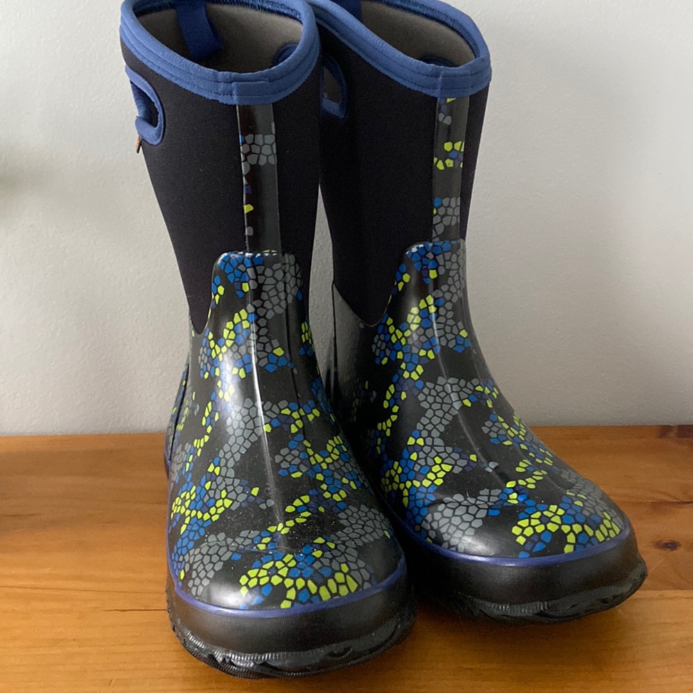 Bogs Kids Classic Axel Size 6 Youth. Like New Condition.